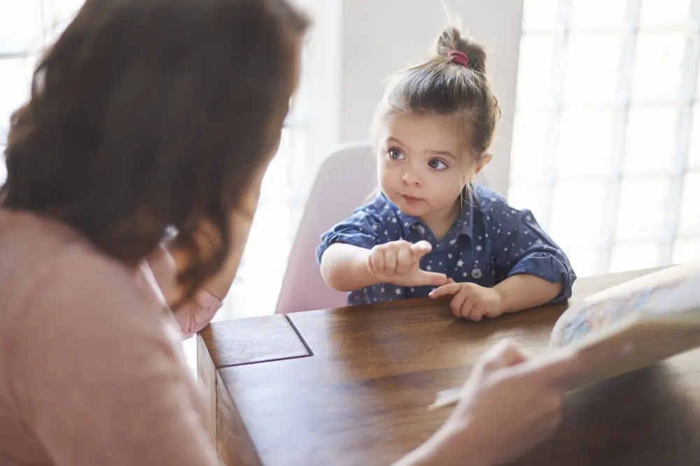 La mesa de la paz: Una técnica Montessori para resolver conflictos en el hogar