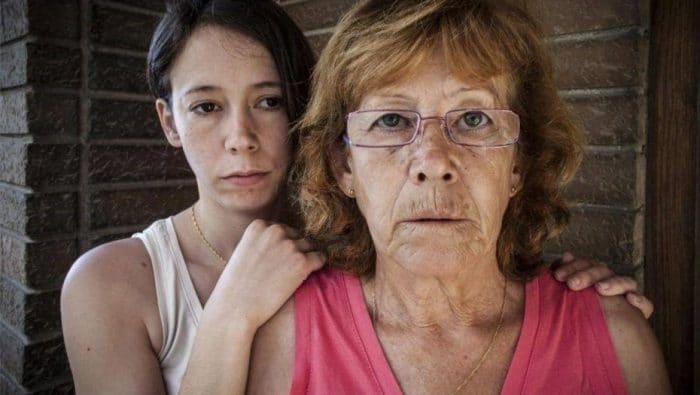 madre quema violador hija