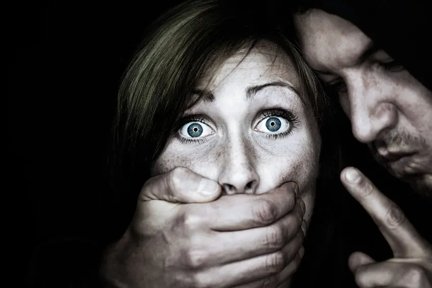 7 señales de alerta para identificar a una mujer maltratada