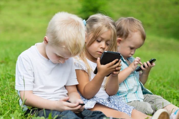 niños y moviles