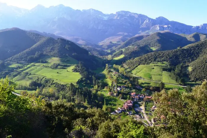 Camping Bungalows La Isla Picos de Europa, en Turieno, Cantabria