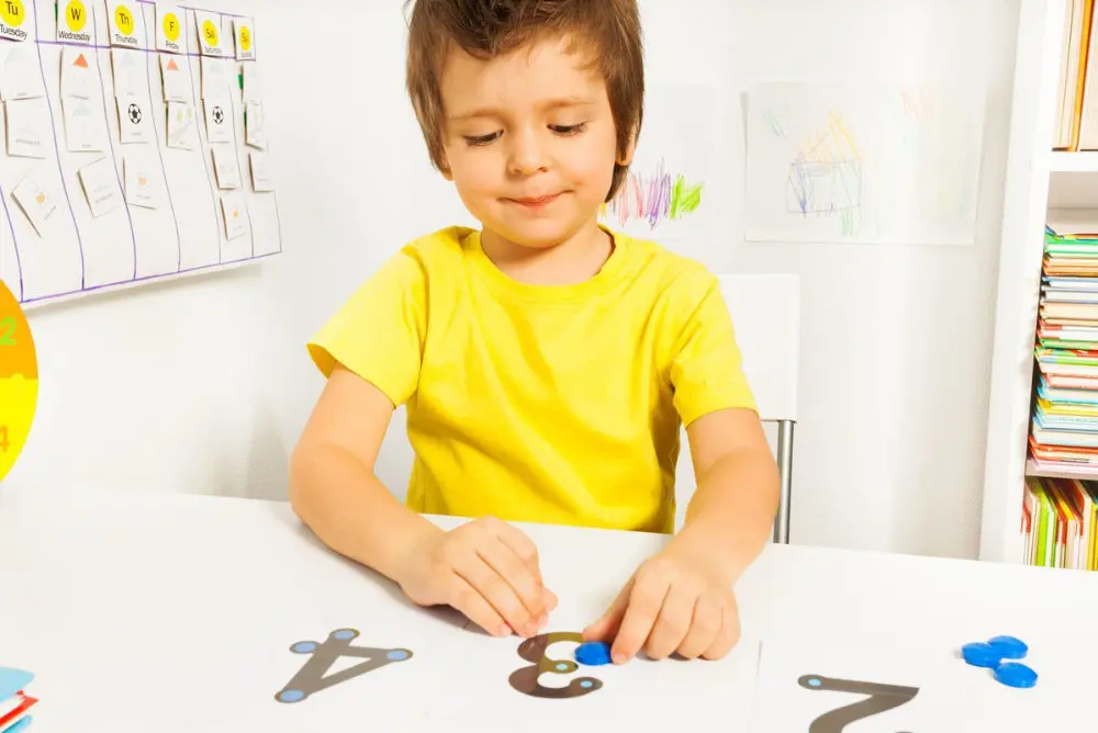 Cómo educar a tu hijo para que comprenda a un niño con autismo