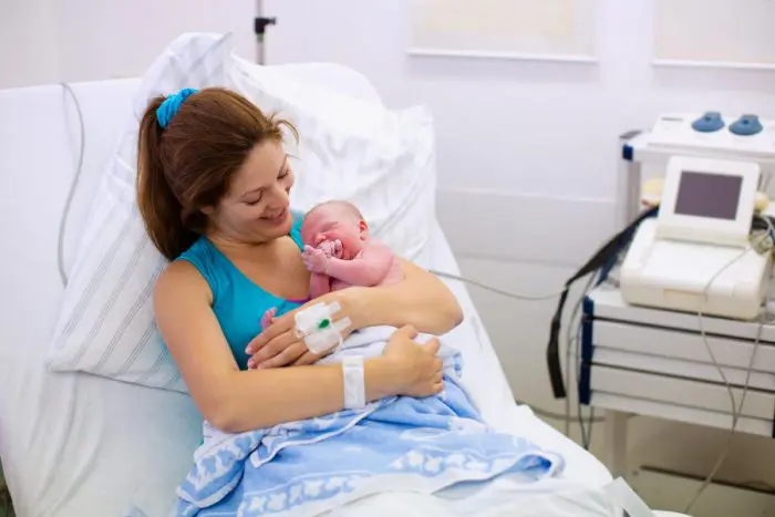 visitas en el hospital tras el parto
