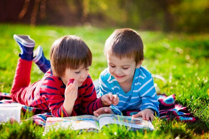 Motivar a un niño a leer solo
