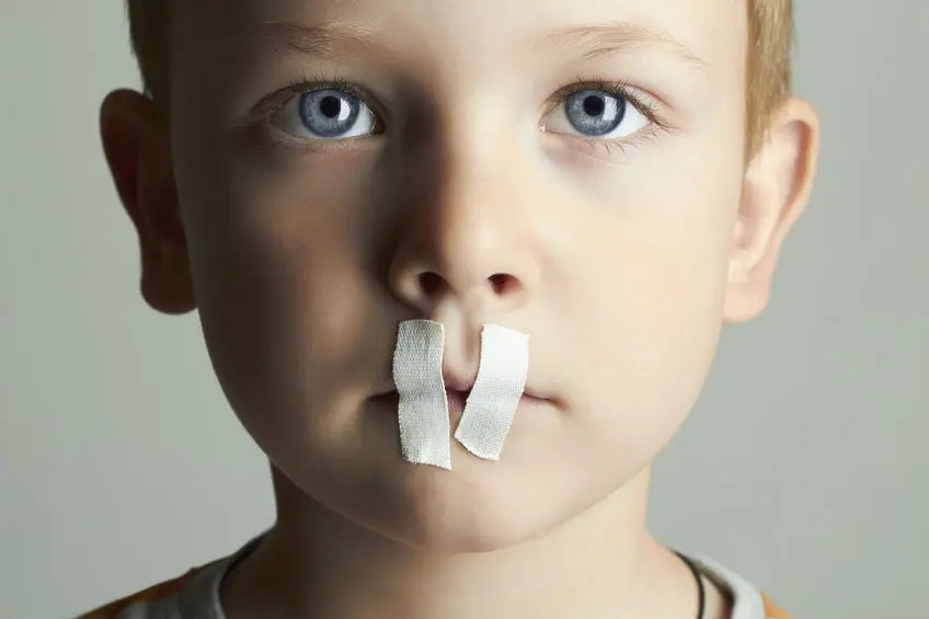 Enseña a tus hijos que no deben guardar secretos