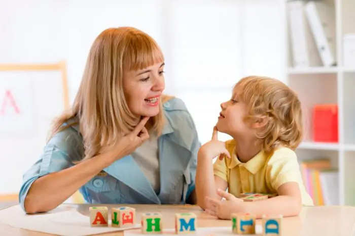 Enseñar a los niños a leer y escribir con el método Montessori