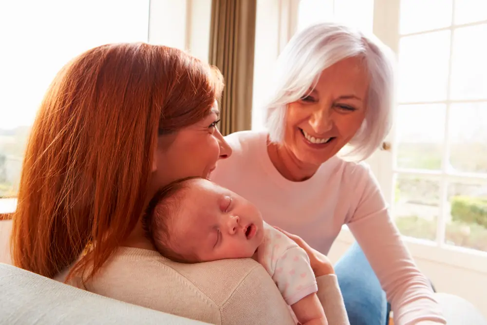 La madre de la nueva madre: la fuerza silenciosa en el nacimiento de una vida