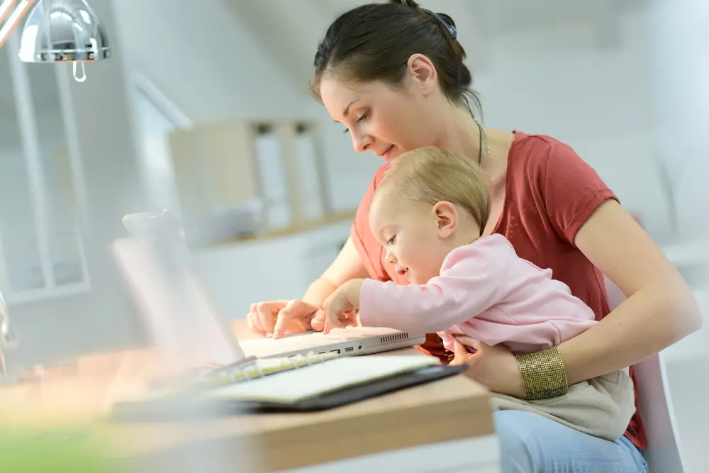 ¿Estás pensando trabajar desde casa para estar más tiempo en familia?