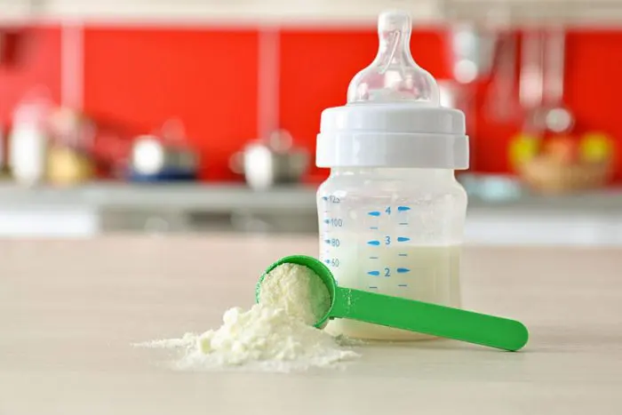 cuanta leche toma recien nacido
