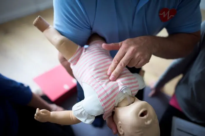 maniobras primeros auxilios basicos bebe