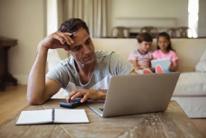 Tener hijas es más caro que tener hijos