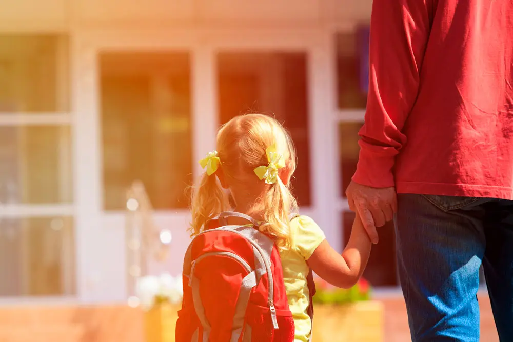 ¿Necesitas clases de crianza? Una Escuelas de Padres es buena idea