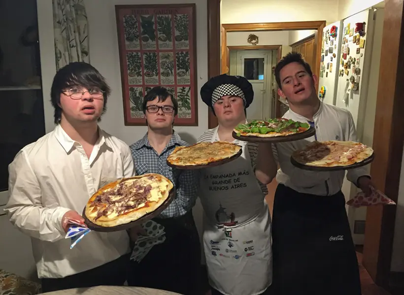 4 amigos con Síndrome de Down abren su propia pizzería