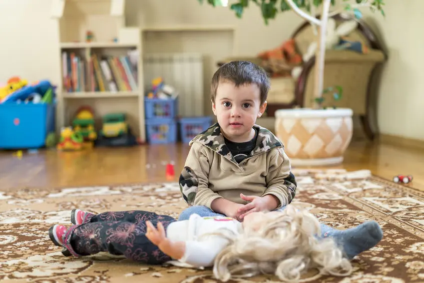 El niño NO solo juega a las muñecas… Aprende a ser buen padre