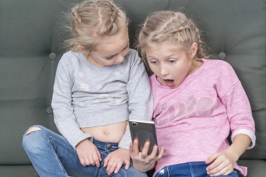¿Tus hijos podrían estar viendo pornografía en el móvil?