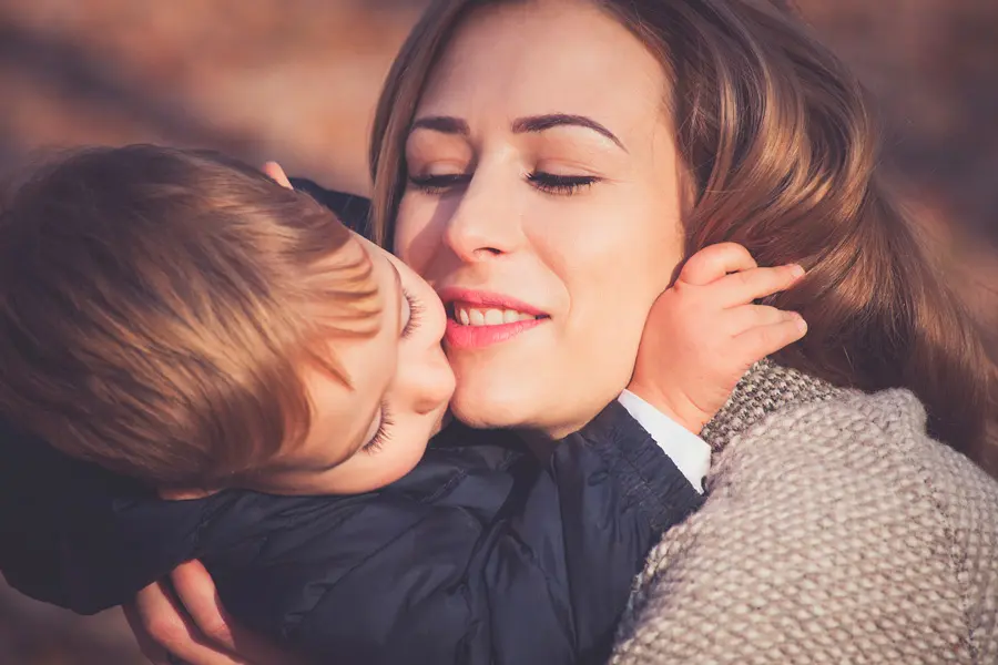 Los besos de mamá son la mejor medicina… ¡a cualquier edad!