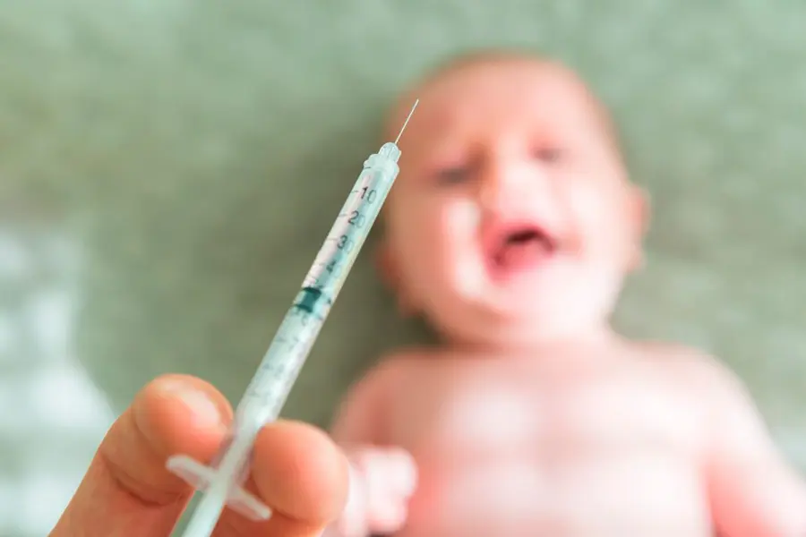 No se admite a un niño en una escuela infantil por no estar vacunado