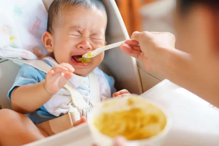 obligar a comer demasiado