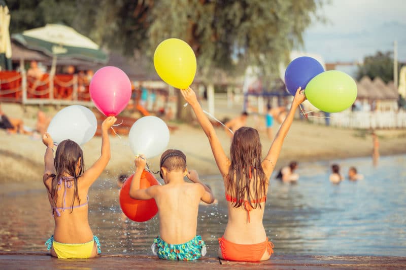 Celebrar cumpleaños infantil en la playa