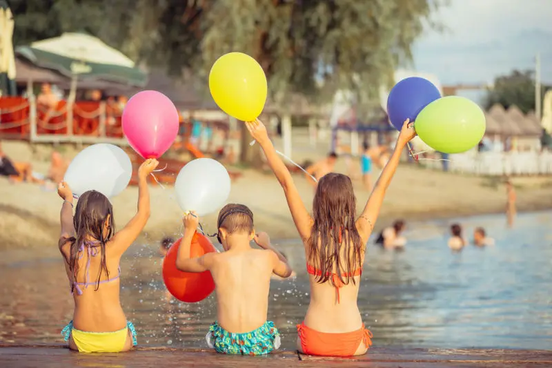 Celebrar cumpleaños infantil en la playa