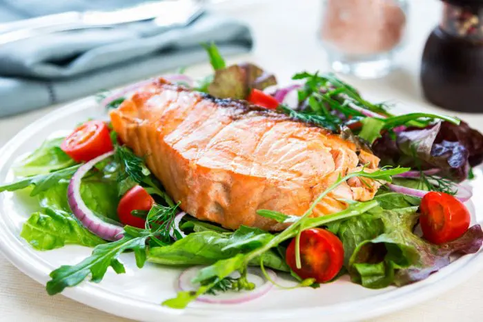 Cena rapida y sana Filete de salmón con verduras