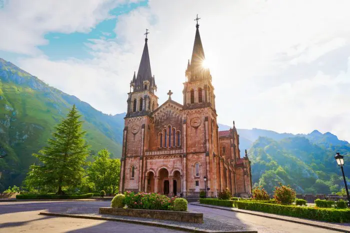 Santuario de Covadonga, en Lagos de Covadonga