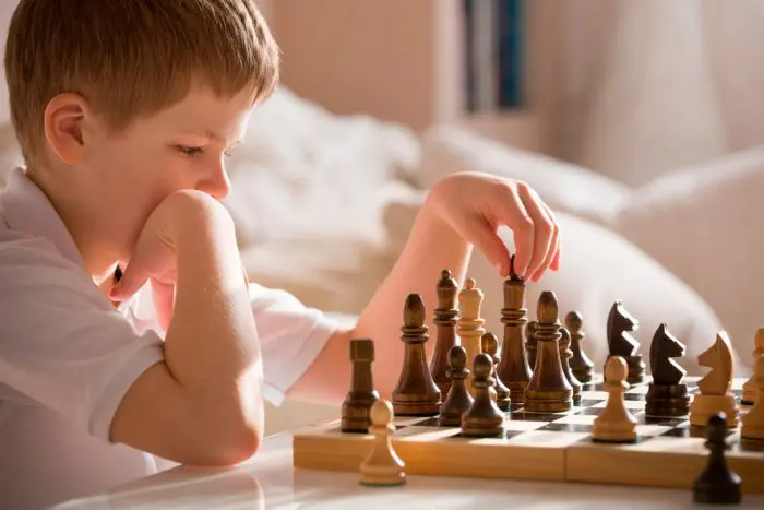 Benefits of Playing Chess for Kids. Por qué el ajedrez, un libro de rimas  para aprender a jugar al ajedrez - Globalja