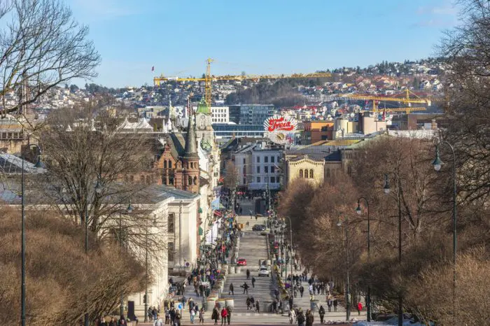 Calle Karl Johans, en Oslo, Noruega