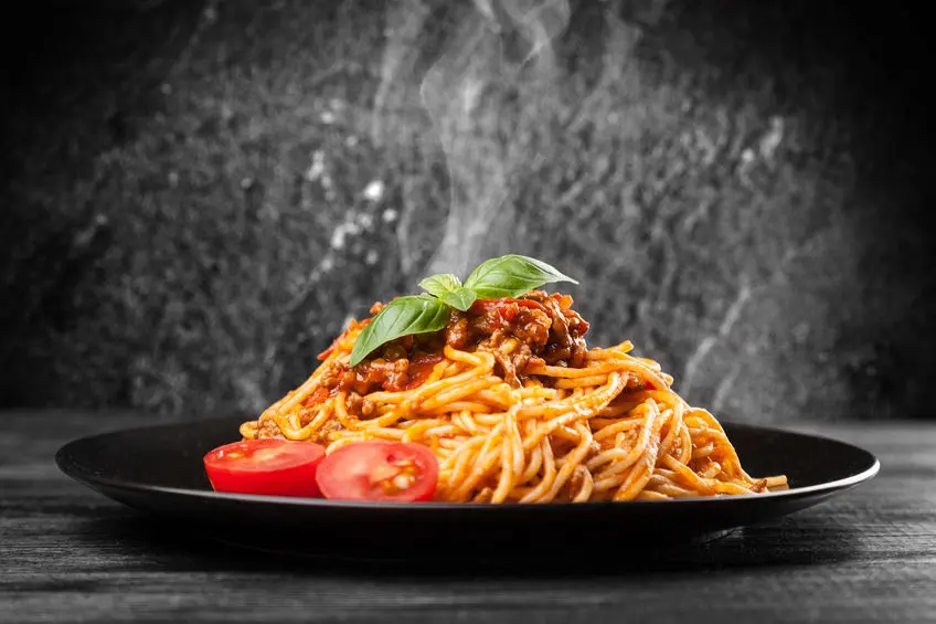 Espaguetis a la boloñesa: Uno de los platos italianos preferidos de los niños