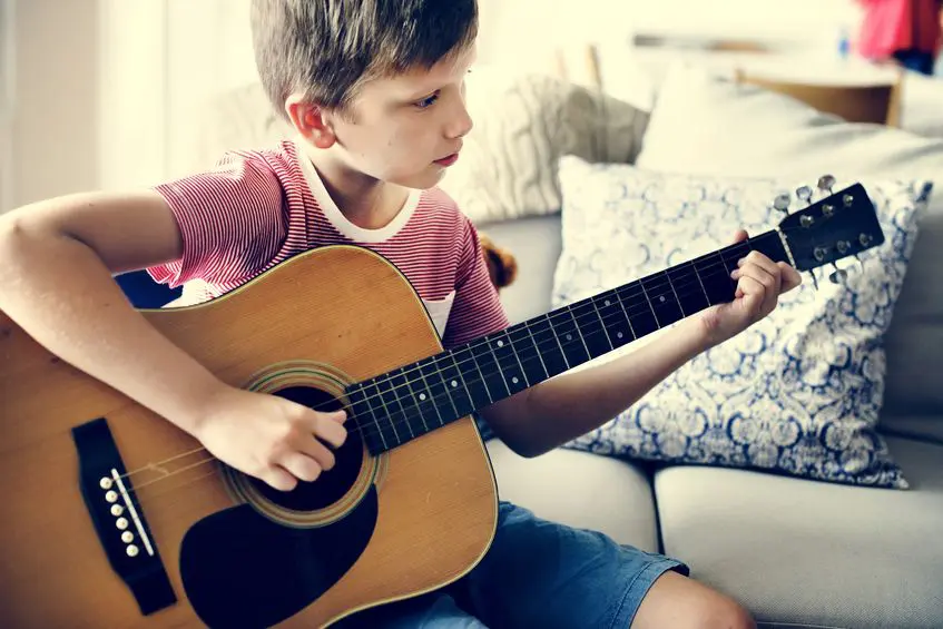Tus hijos necesitan menos tecnología digital y más música