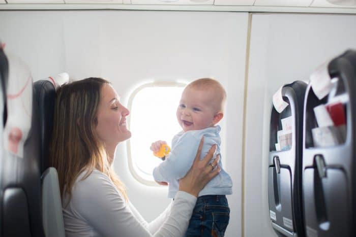 bebé viaje avión