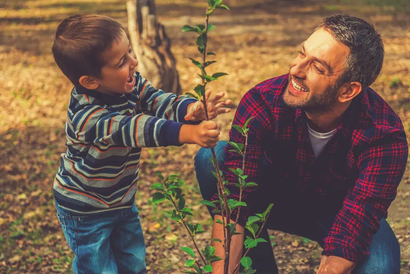 Esto es lo que necesita un niño de su padre antes de los 10 años