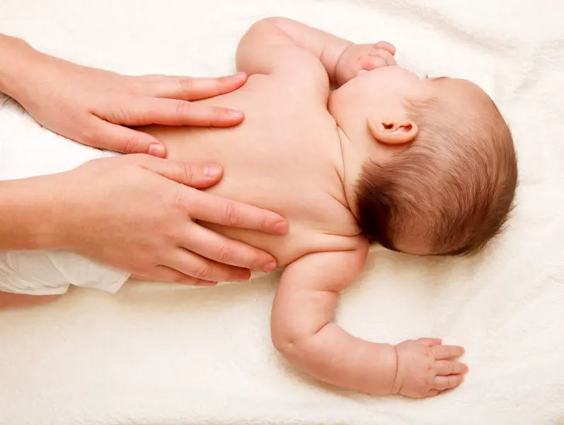 Masajes beneficiosos para tu bebé: Caricias de Caléndula