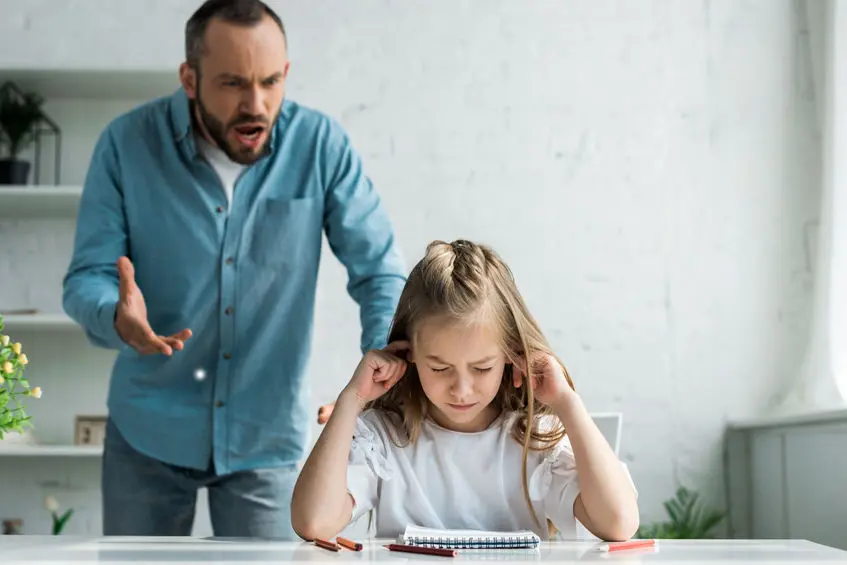 No está justificado: nunca hables mal a tus hijos