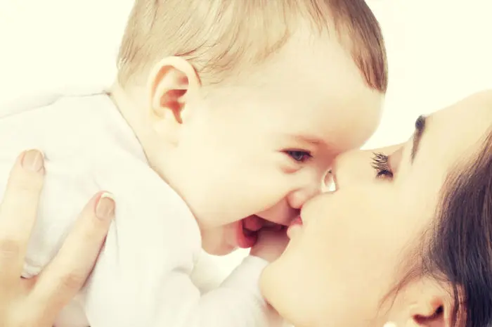 VSR beso bebés recién nacidos
