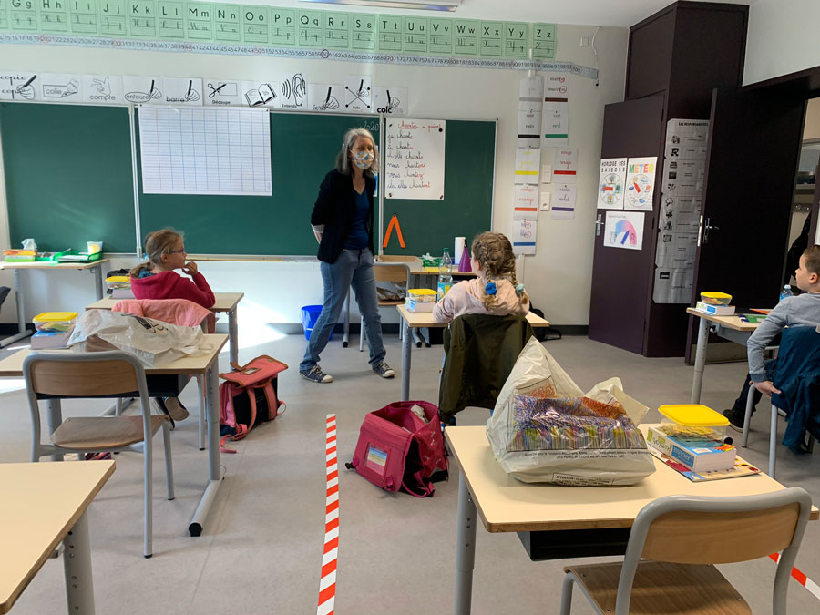 Cómo han reabierto las escuelas en Francia con distancia