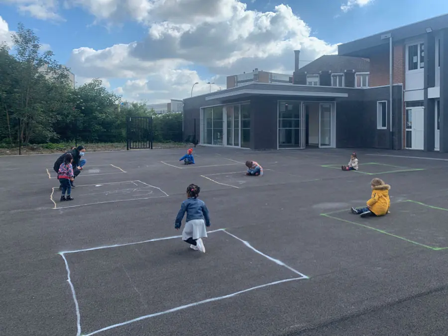 Cómo han reabierto las escuelas en Francia con distancia social
