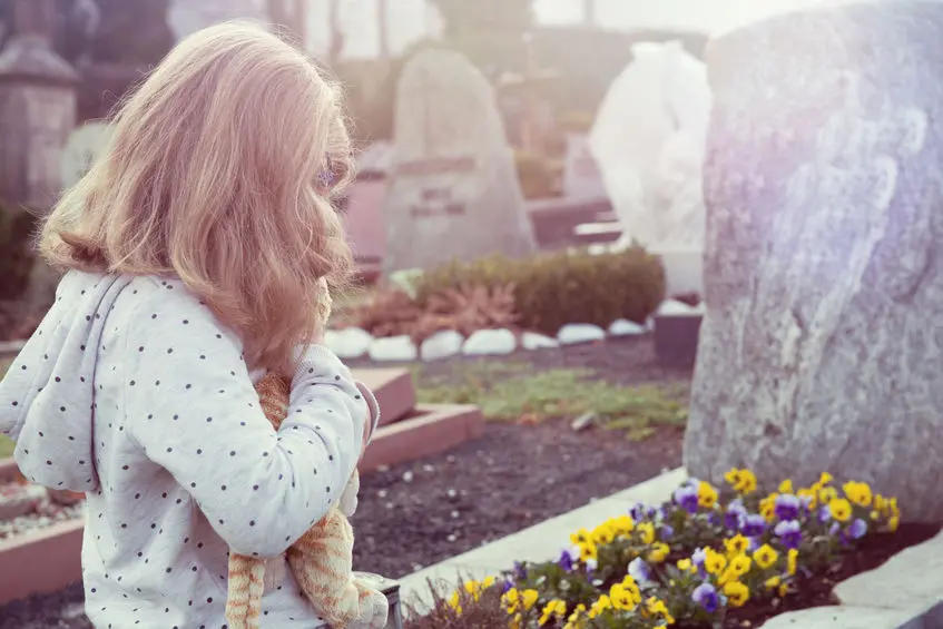 Usa «muerte» y «muerto» porque los niños no entienden las metáforas