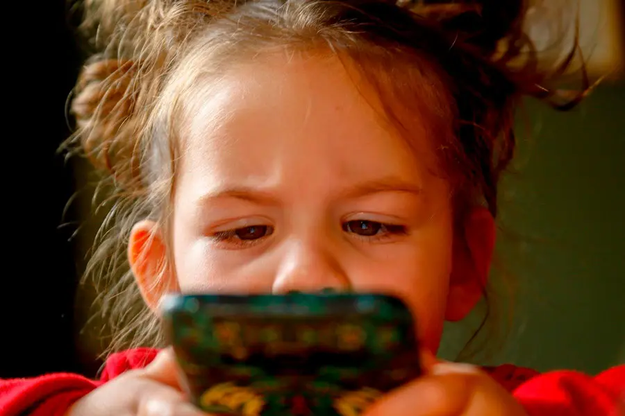 ¿Por qué el teléfono móvil no es un juguete para niños?