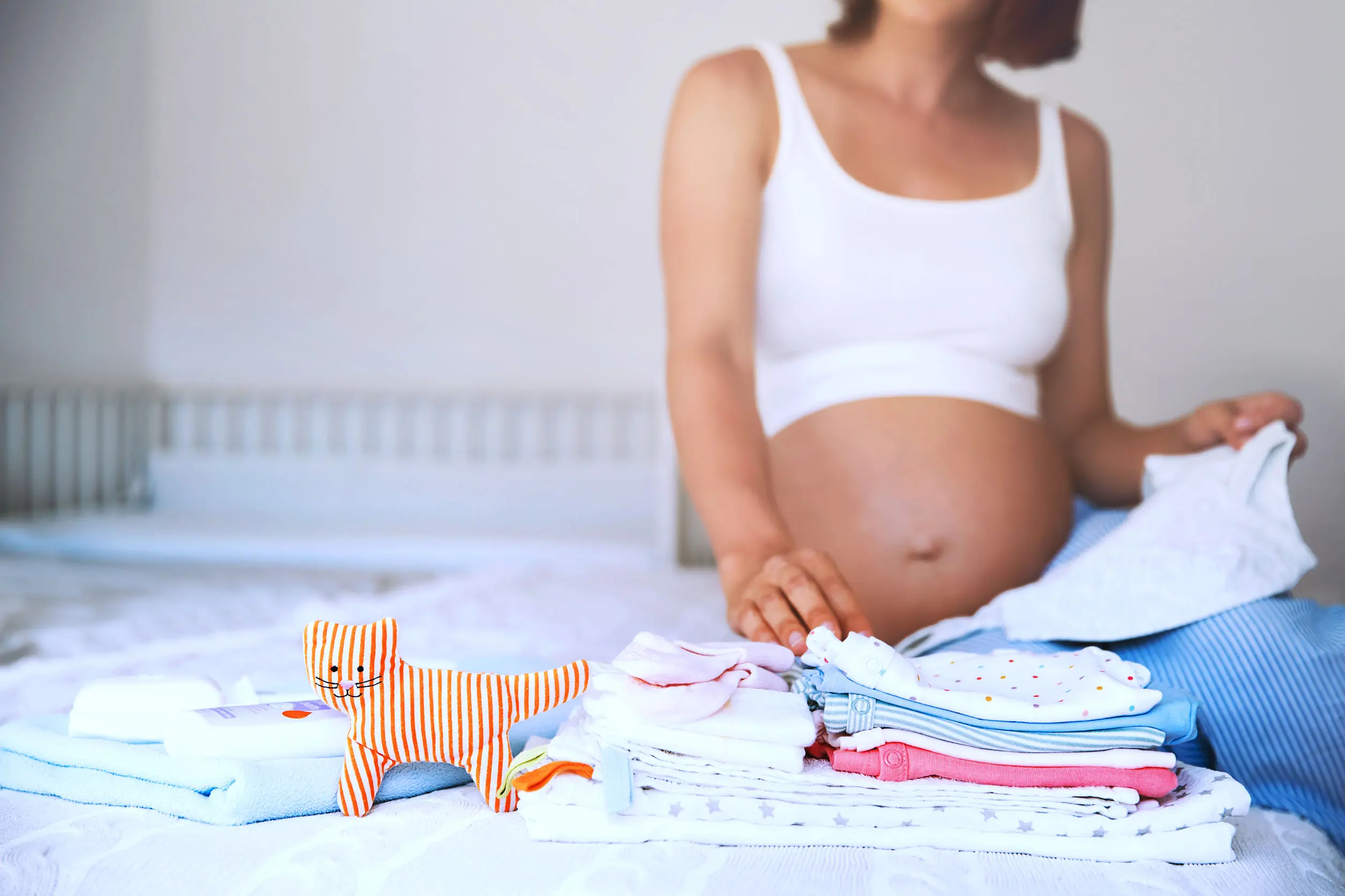 La primera ropa bebé: Los imprescindibles en armario de un recién nacido - Etapa Infantil