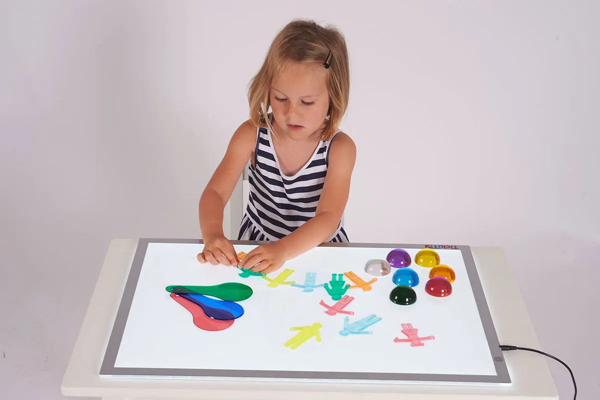 Mesa de luz para niños: Un recurso educativo para estimular sus sentidos