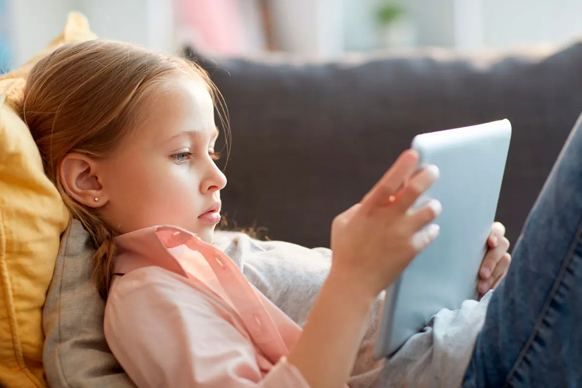 Niños hiperaburridos por padres hiperocupados… La soledad infantil