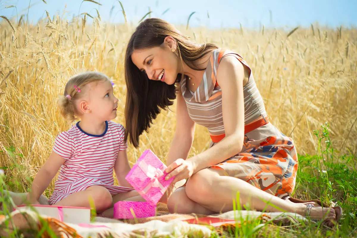 7 regalos emocionales para tus hijos antes de los 10 años