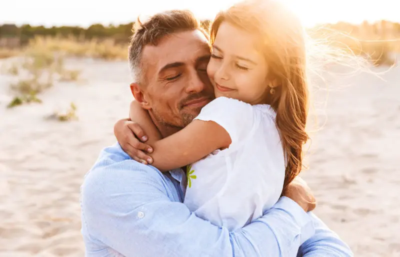 conducta padres afecta felicidad hijos