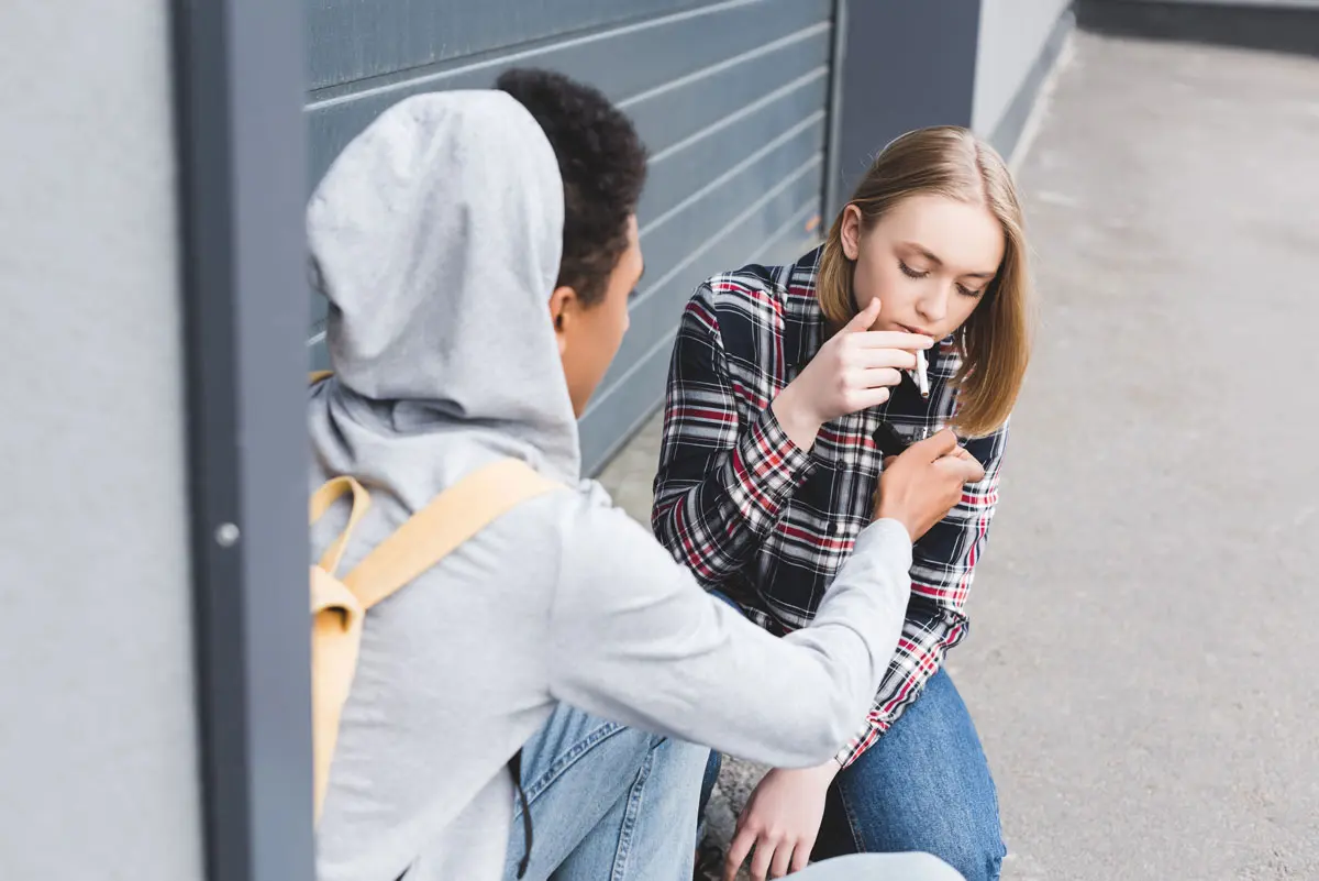 Adolescentes: 7 consejos para evitar que fumen