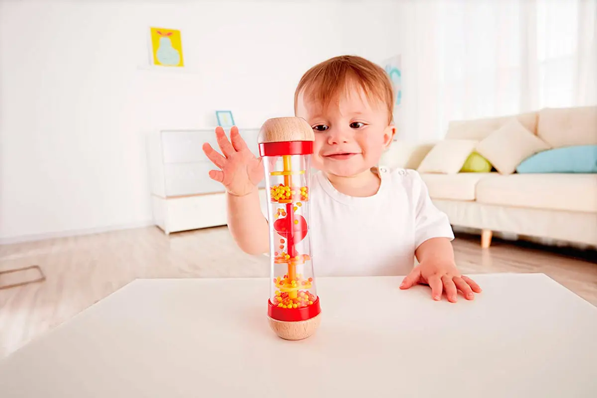 Los 11 mejores juguetes Montessori para el primer año del bebé