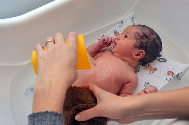 frecuencia baño recién nacido