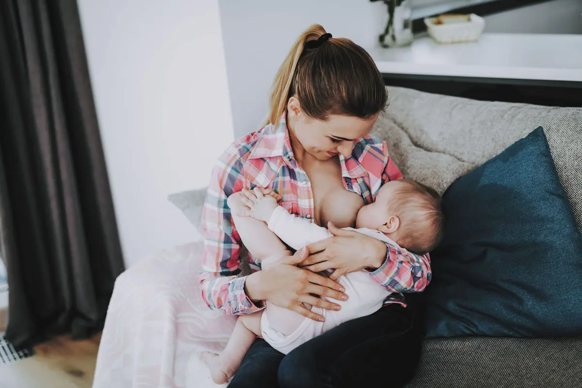 Las ventajas de la lactancia materna para la madre y su bebé, según la OMS