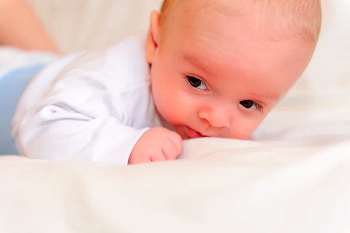 El hipo en el bebé recién nacido: ¿Por qué se produce y cómo evitarlo?
