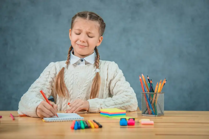 niños deberes escolares